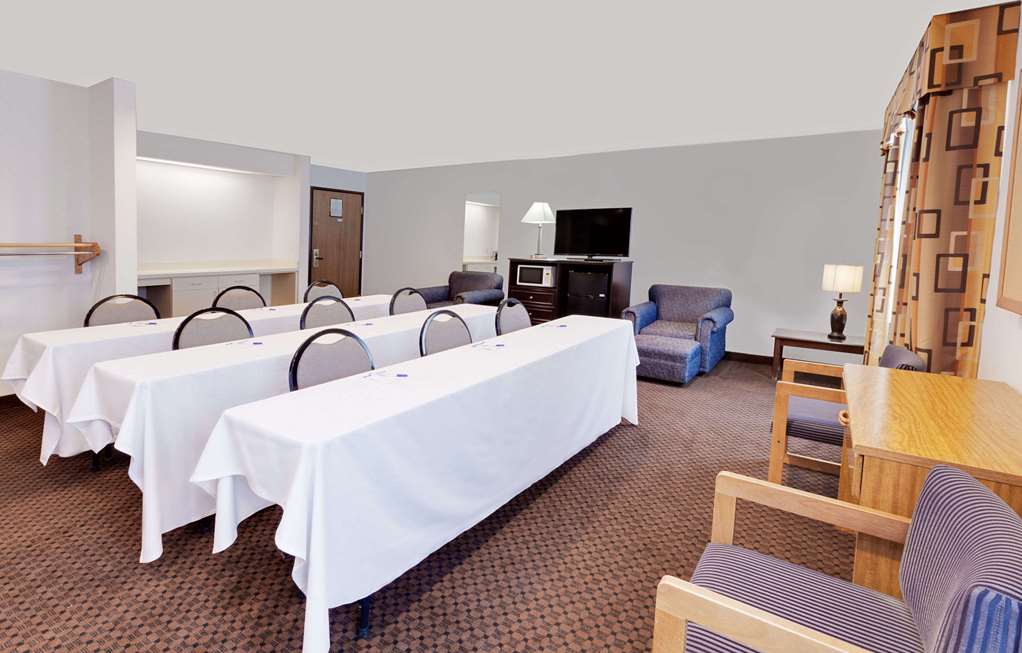 Baymont by Wyndham Battle Creek Downtown - photo 14
