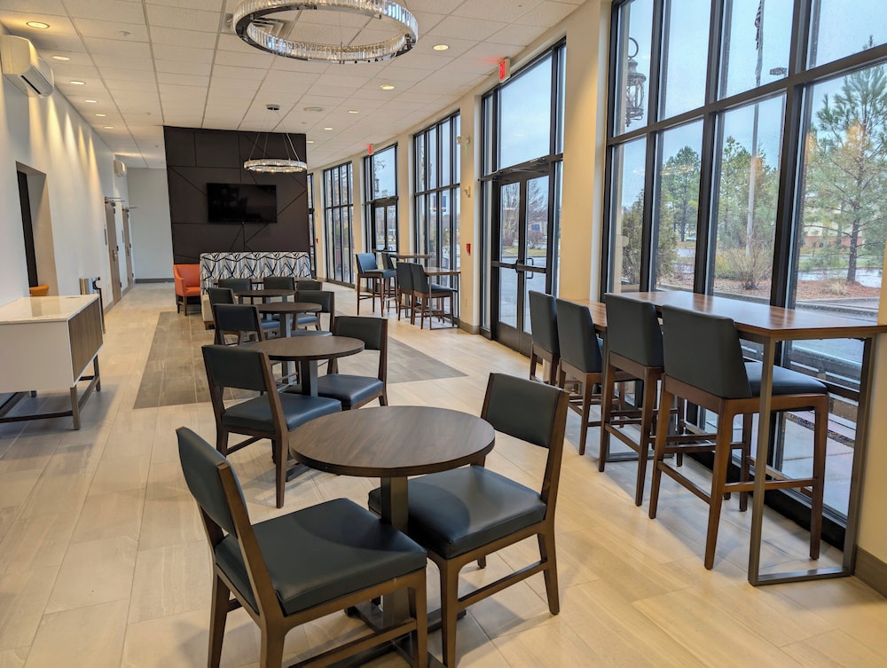 Holiday Inn Express & Suites Carbondale University Area by IHG - photo 24