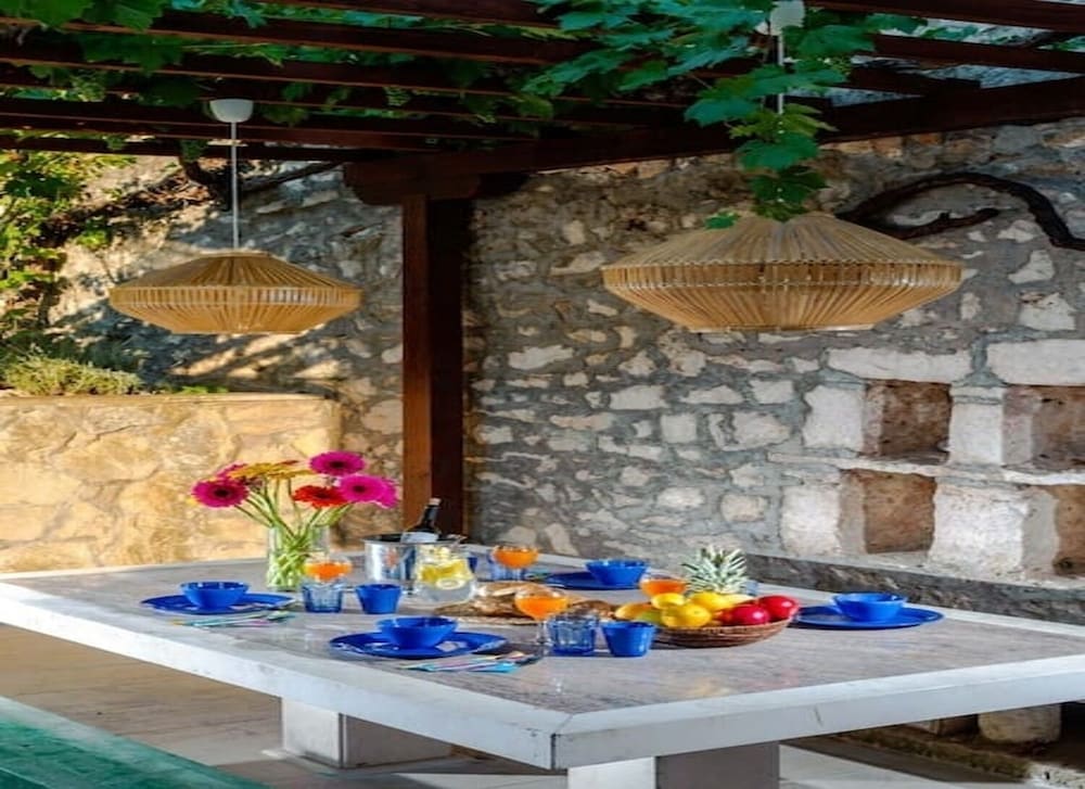 Vjerocka With Pool H - carbon neutral hotel in Nerezisce