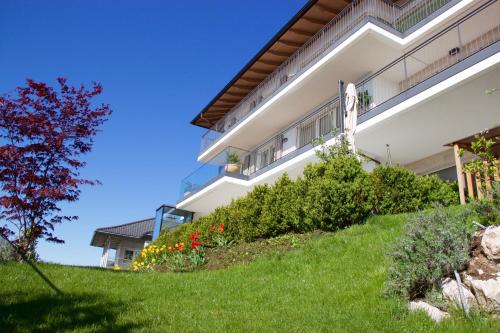 Apartments Villa Traunseeblick — 4-Star Luxury Hotel in Gmunden, Austria