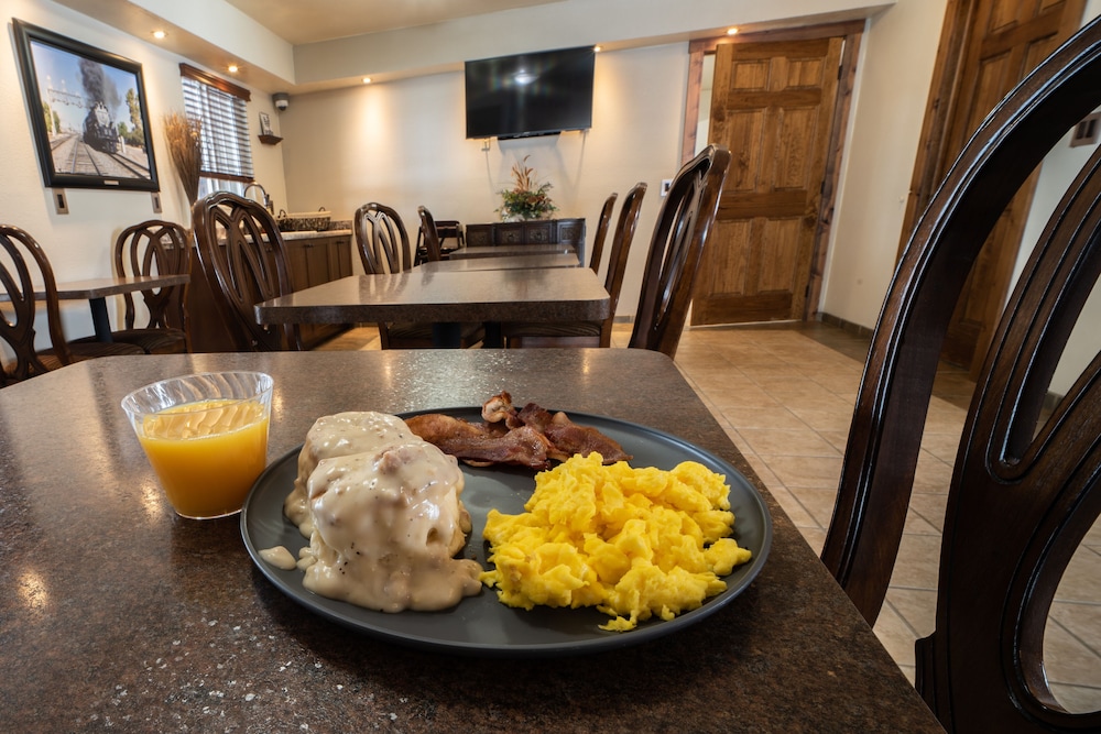 Clover Creek Inn - photo 24