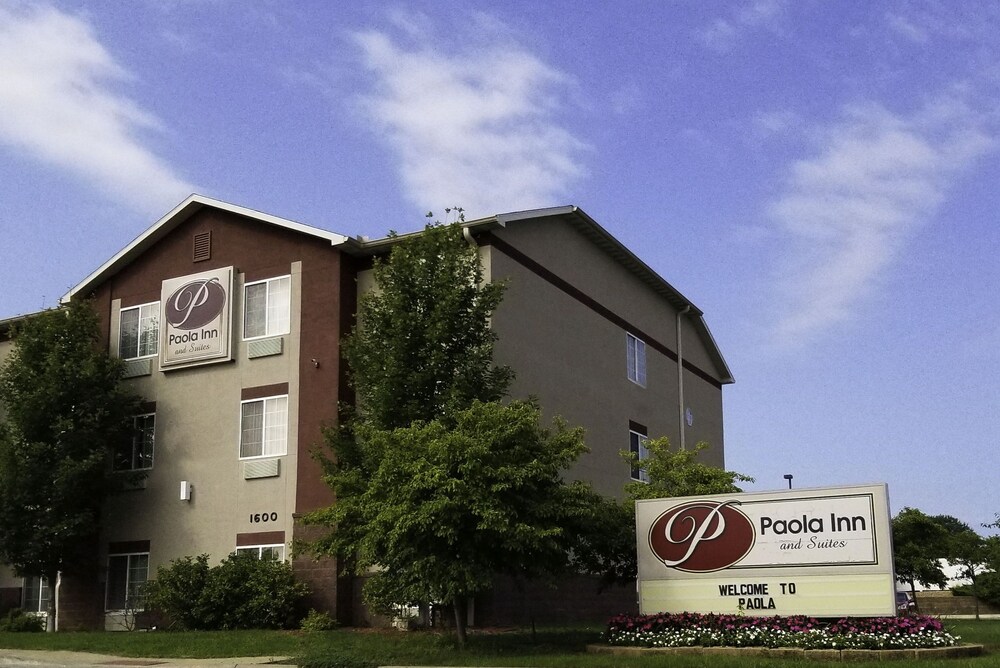 Paola Inn And Suites - photo 51