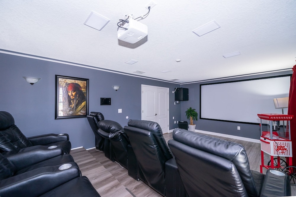 Orlandoasis by Avantstay 8bdr Pool Movie Theater Game Room Resort Access - photo 3