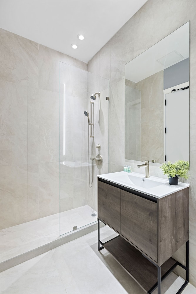 Global Luxury Suites at The Arches - photo 94