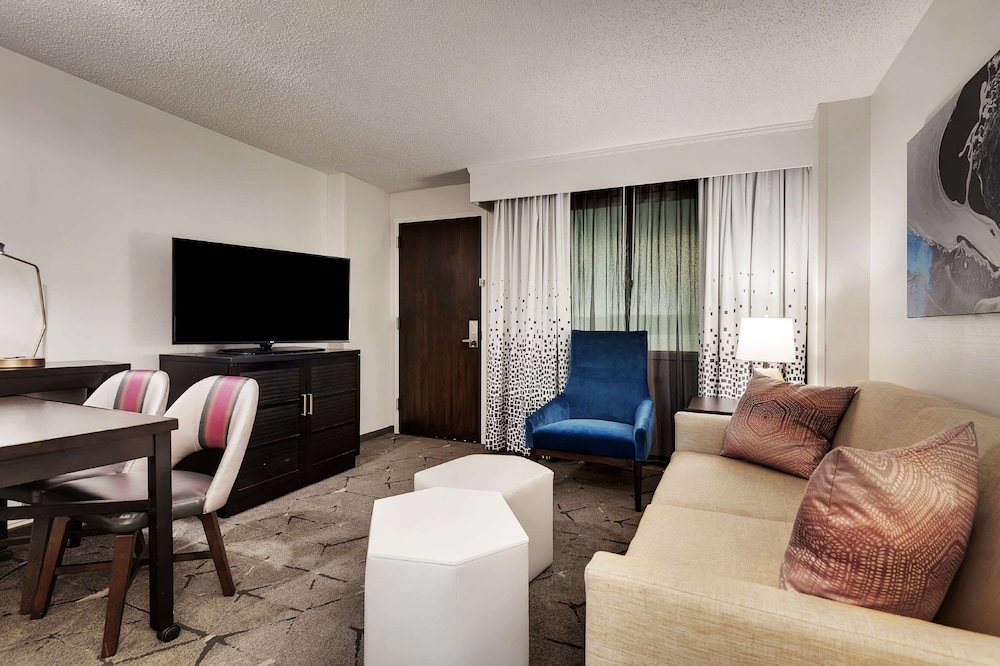 Embassy Suites by Hilton Raleigh Crabtree - photo 26
