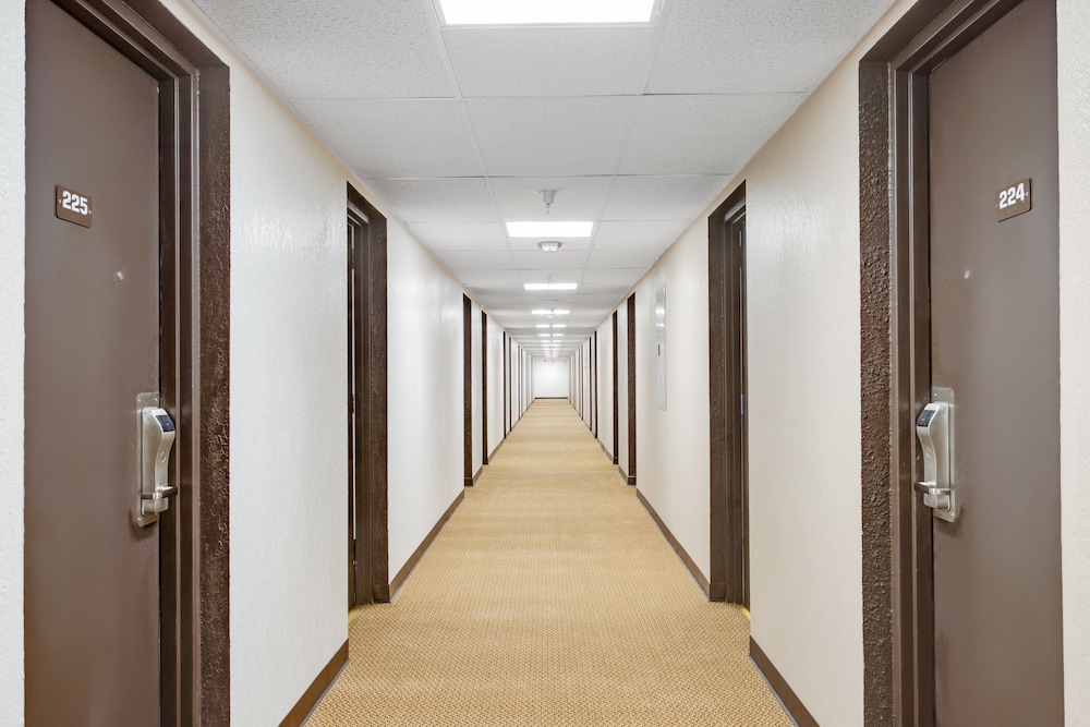 OYO Hotel Mona Lake Muskegon - photo 26