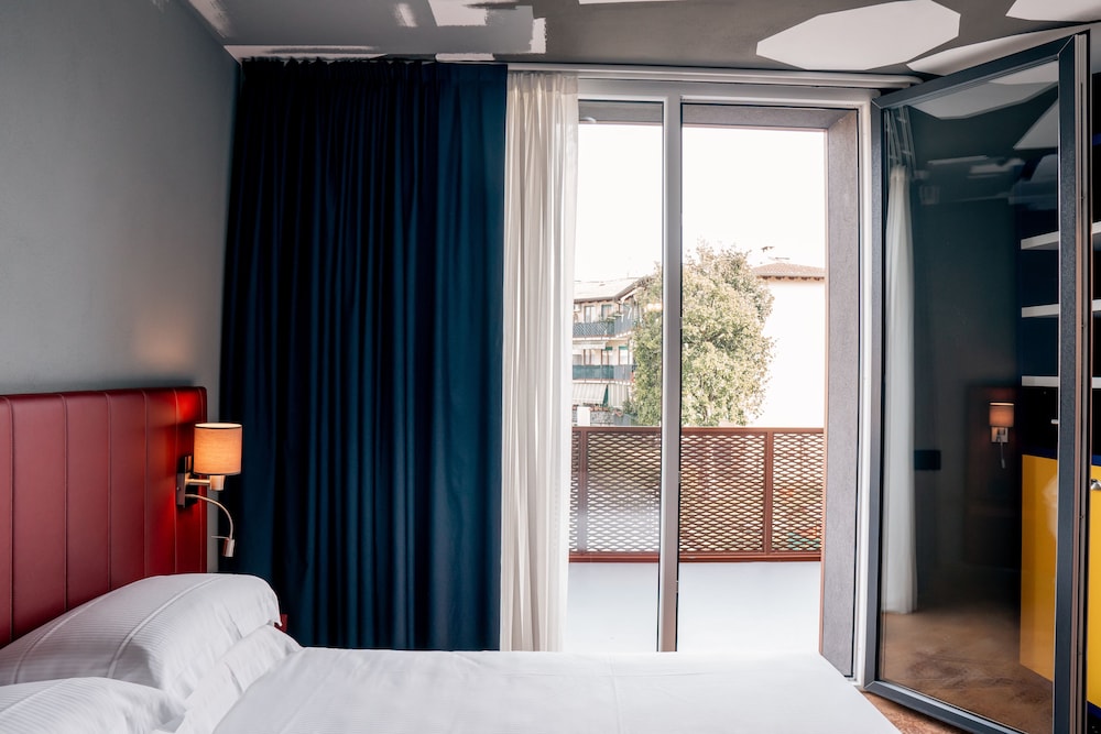 K Modern Hotel - carbon neutral hotel in Peschiera Del Garda