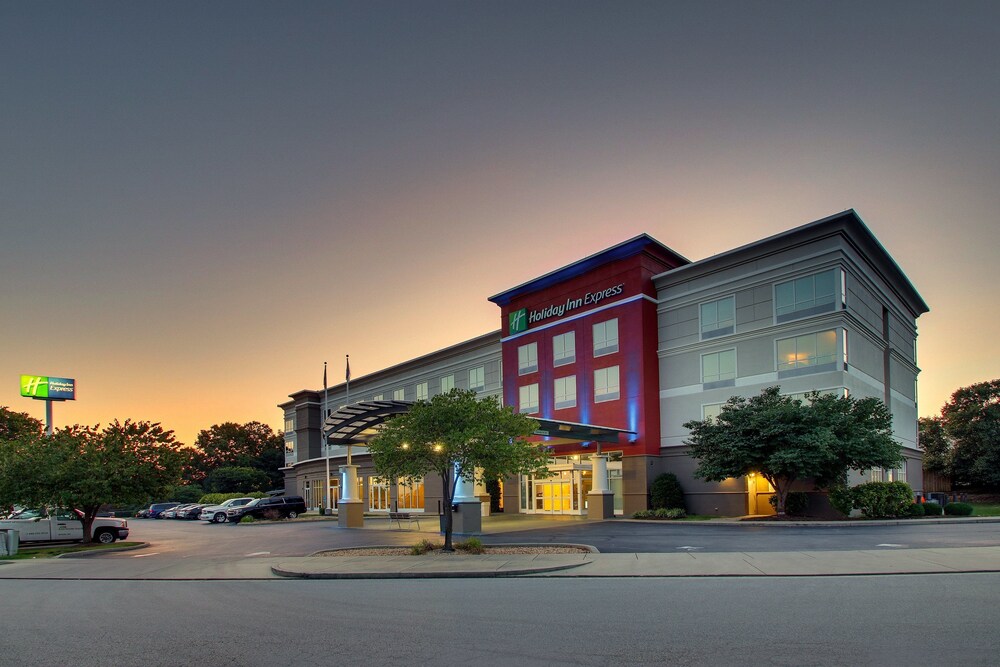 Holiday Inn Express Lexington North Georgetown by IHG - photo 40