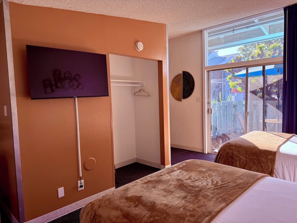 Foghorn Harbor Inn - photo 23