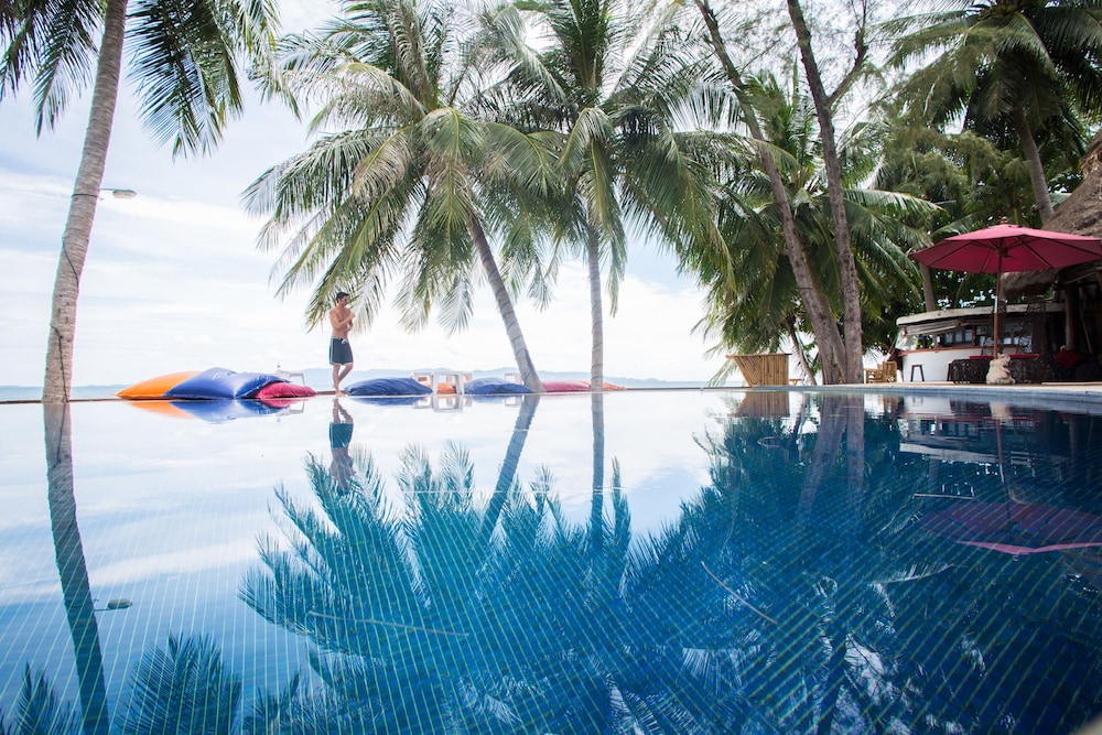B52 Beach Resort in Ko Pha Ngan, Thailand