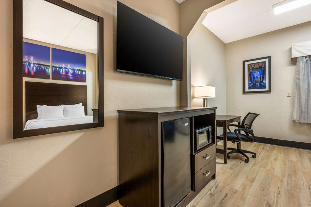 Clarion Pointe Louisville East - photo 15