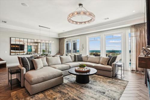 19 Singleton Beach Place Oceanfront Home Private Pool Free activities included — 4-Star Luxury Hotel in Hilton Head Island, United States