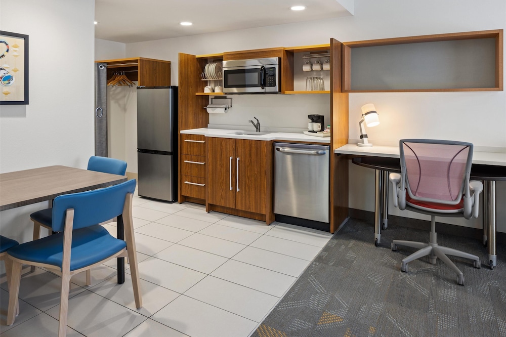 Home2 Suites by Hilton Roseville Minneapolis - photo 11