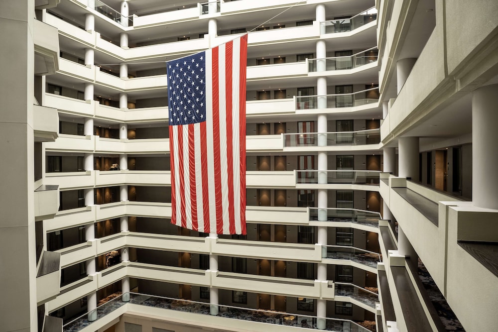Embassy Suites by Hilton Crystal City National Airport - photo 5