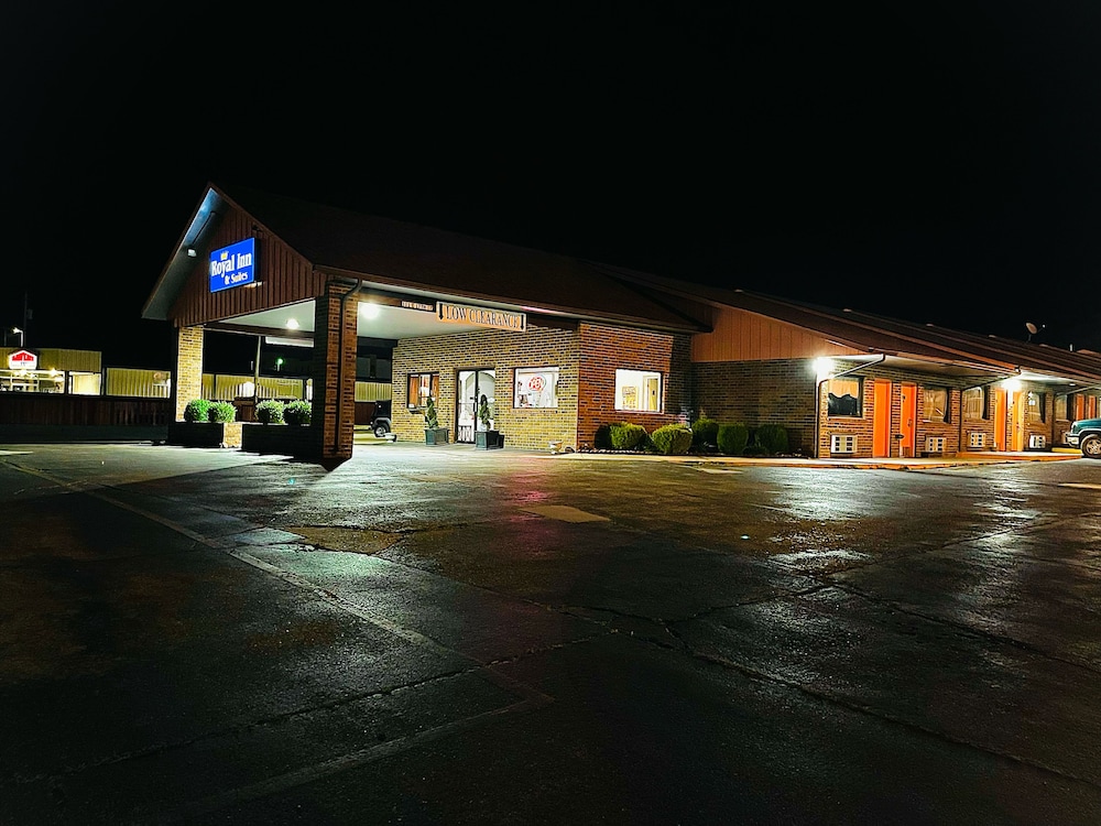 Royal Inn & Suites - photo 22