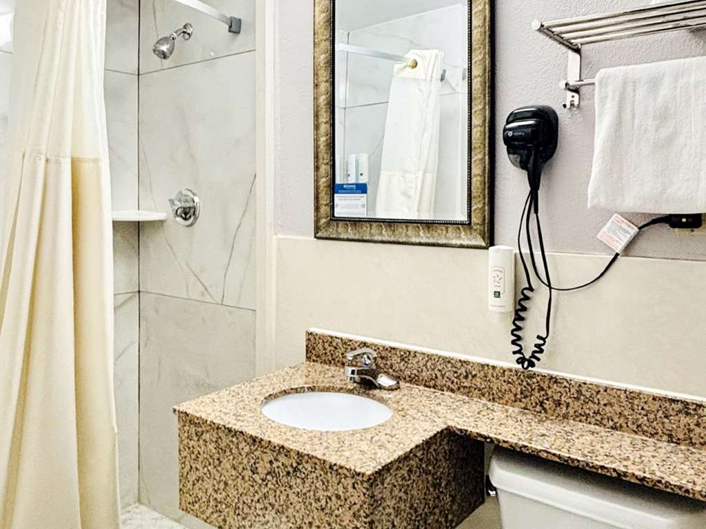 Quality Inn Raynham Taunton - photo 13