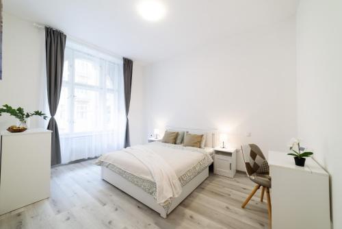 New apartments near Dancing house — 4-Star Luxury Hotel in Prague, Czech Republic
