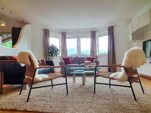 Alpenflair Suite mit Bergblick inkl Parkplatz #8 — 4-Star Luxury Hotel in Innsbruck, Austria