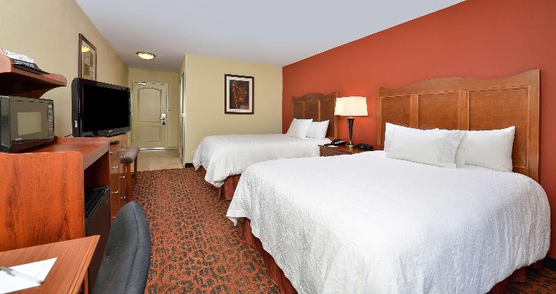 Hampton Inn Ottumwa - photo 80