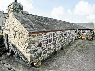 Cae Bach Cottage — 4-Star Luxury Hotel in Pwllheli, United Kingdom