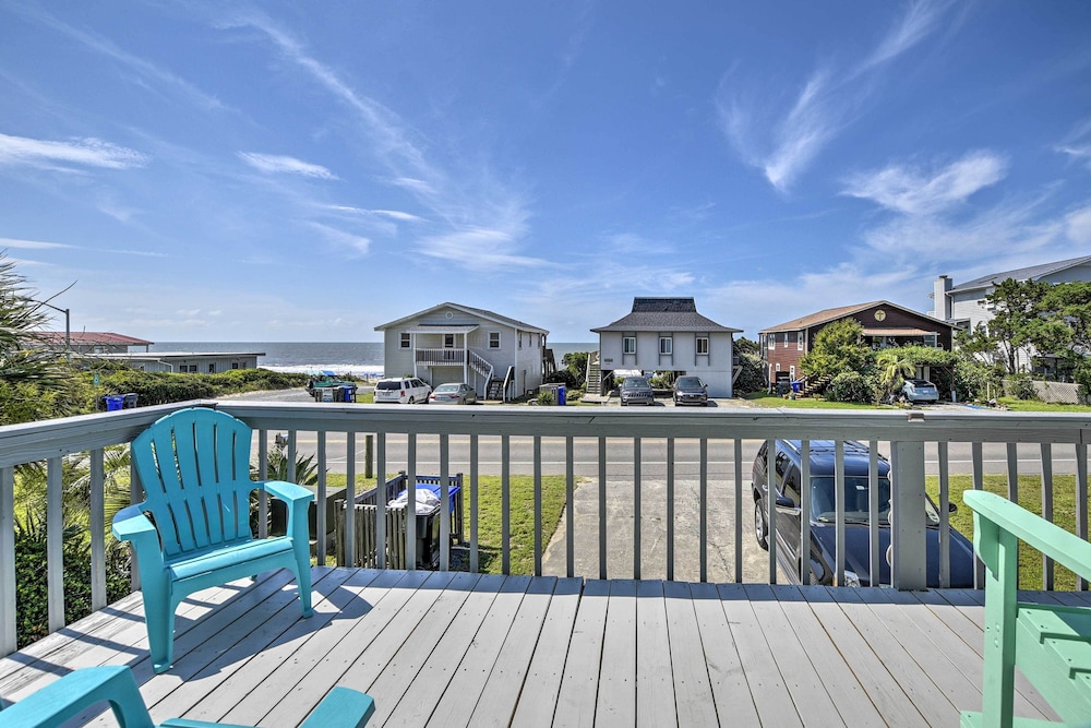 Oak Island Beach Abode w Deck: Walk to Shore in Oak Island, United States