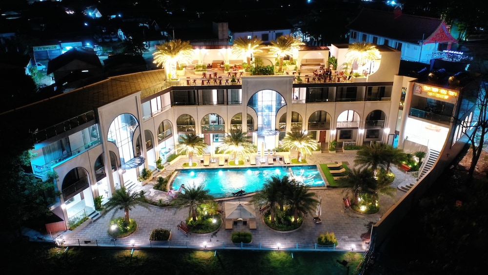 Sunrise Mountain View Resort in Vangviang, Laos