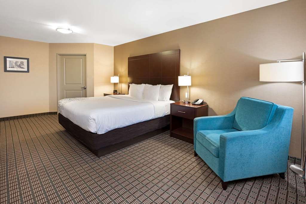 La Quinta Inn & Suites by Wyndham Bellingham - photo 34