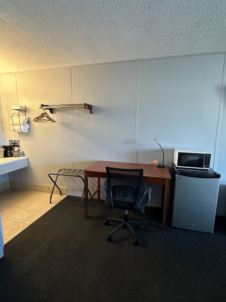 Paxton Inn Motel - photo 18