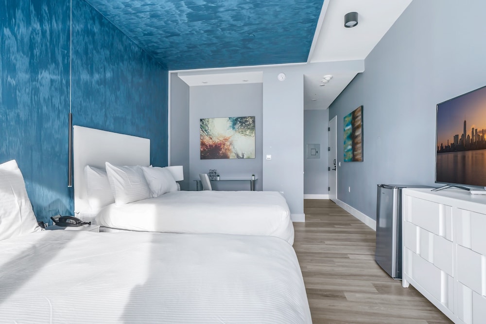 Global Luxury Suites at The Arches - photo 42