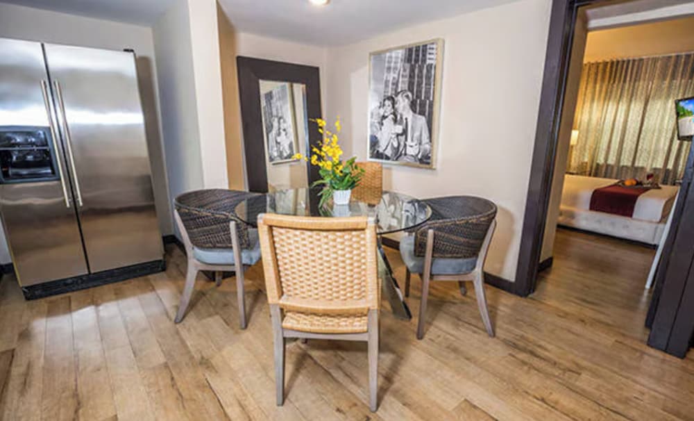 The Shoreline Suites - photo 30
