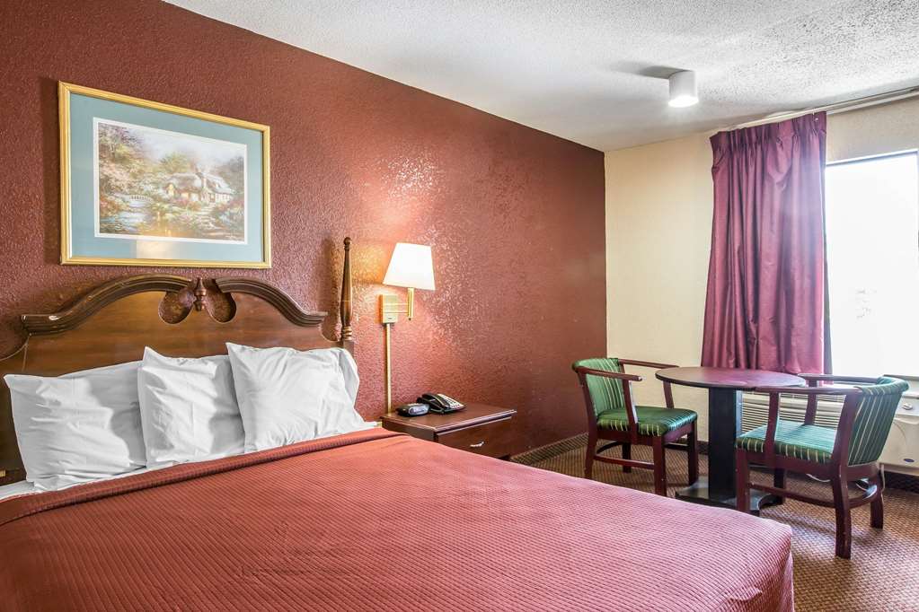 Rodeway Inn Expo Center - photo 17