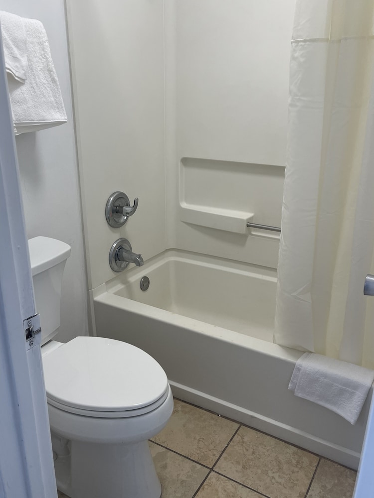Astoria North Extended Stay - photo 16