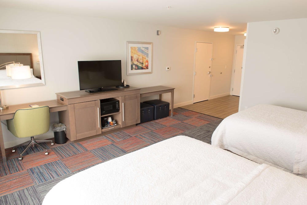 Hampton Inn & Suites Bay City - photo 9
