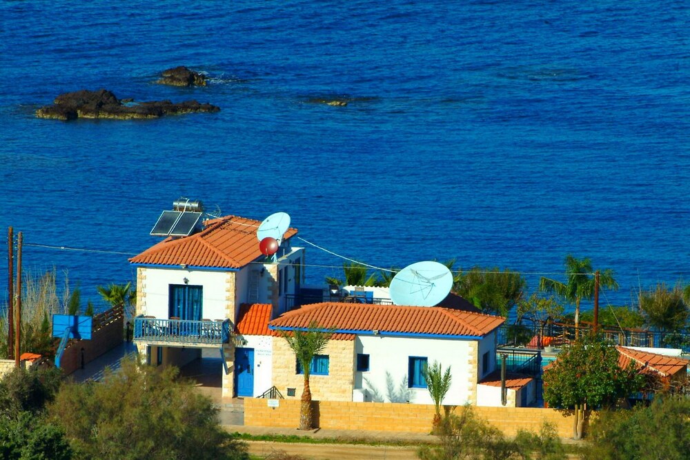 Astrofegia Beachfront Villa