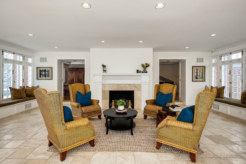 Oak Street Mansion - photo 23