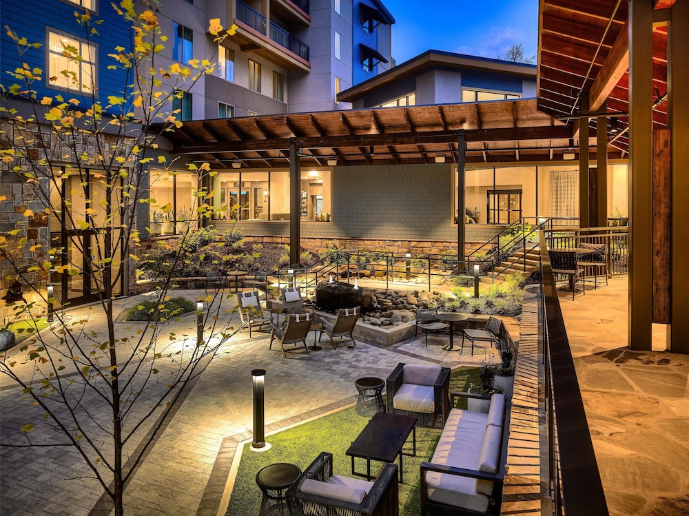 Embassy Suites by Hilton Gatlinburg Resort - photo 68