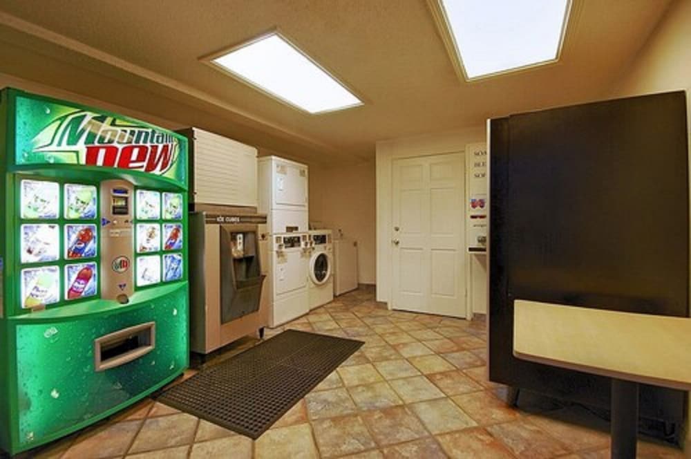 Super 6 Inn Suites - photo 23