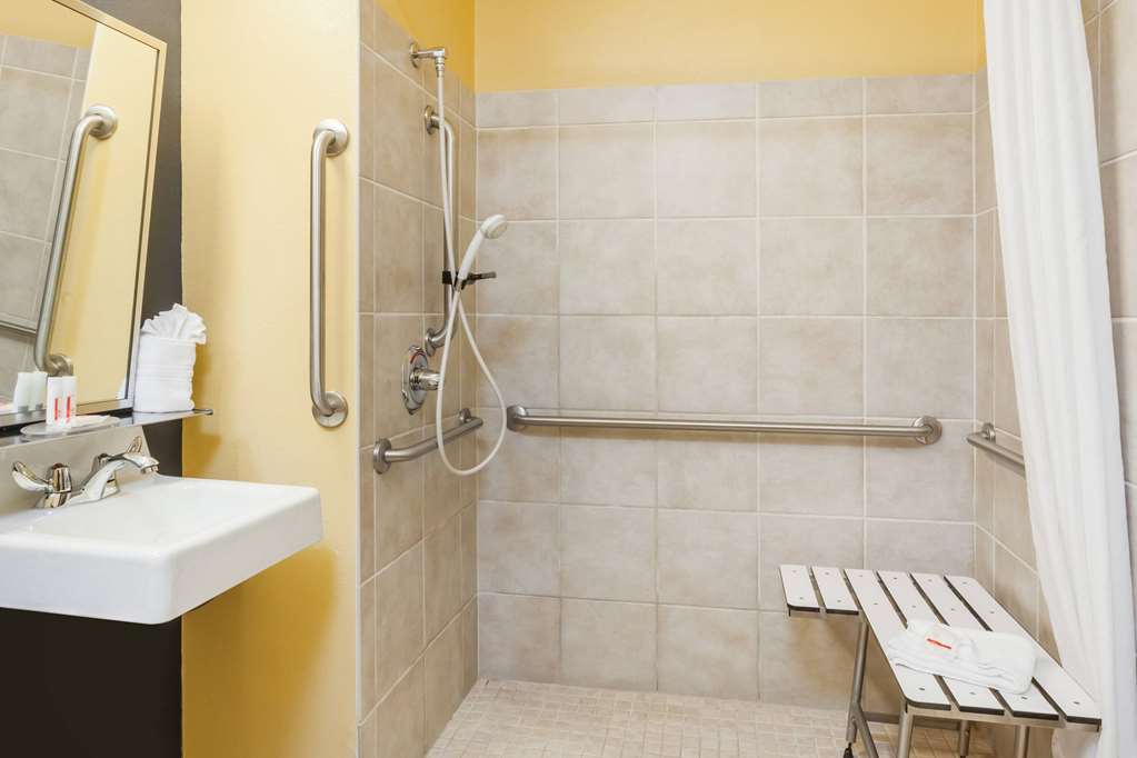 Microtel Inn & Suites by Wyndham Dickson City Scranton - photo 6