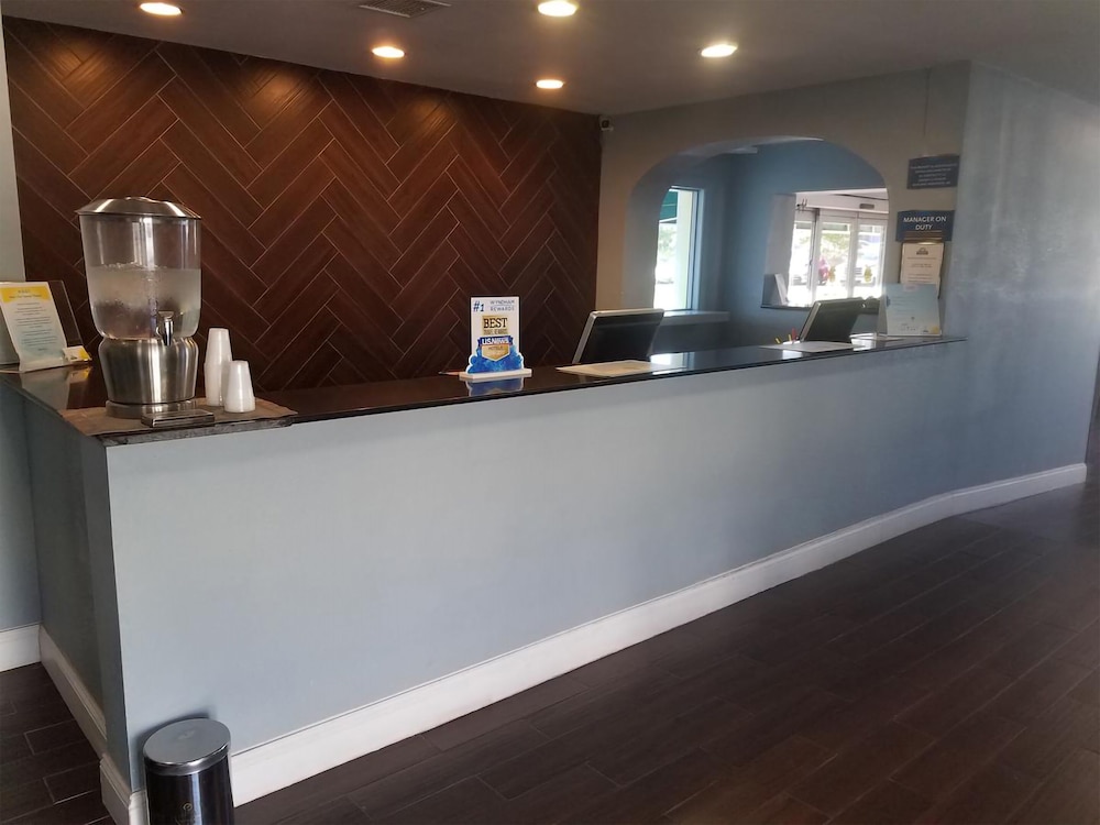 Blue Way Inn & Suites Wichita East - photo 5