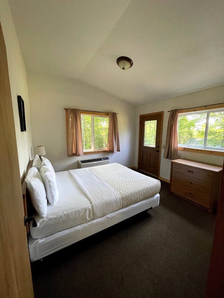 Hanging Horn Lakeside Resort - photo 15
