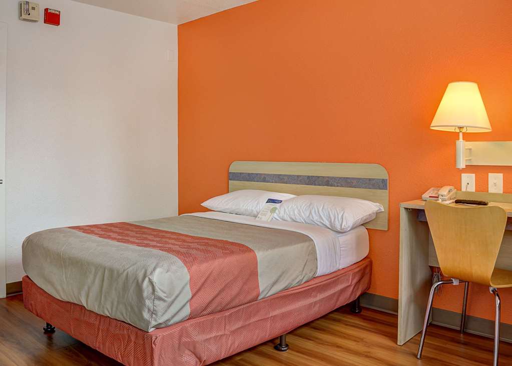 Motel 6 Portland OR Central - photo 16
