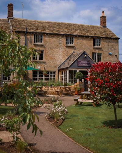 Killingworth Castle — 4-Star Luxury Hotel in Woodstock, United Kingdom