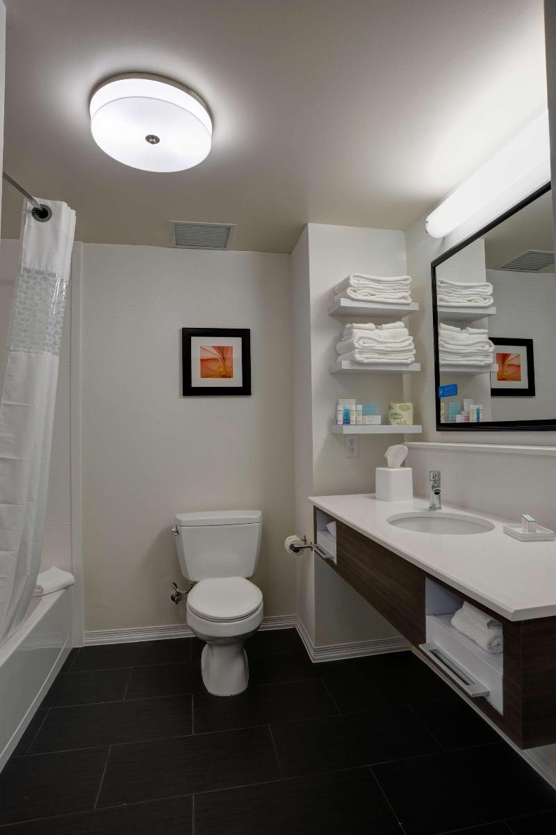 Hampton Inn & Suites Ardmore - photo 41