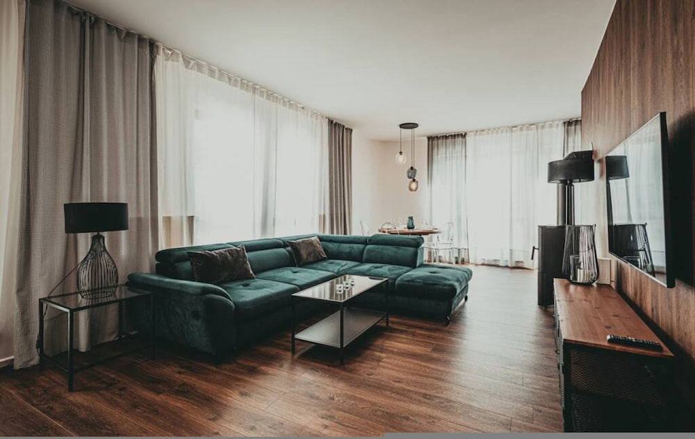 Escada Luksusowy Apartament Z Kominkiem I Tarasem 21574492 — Trzebiatow