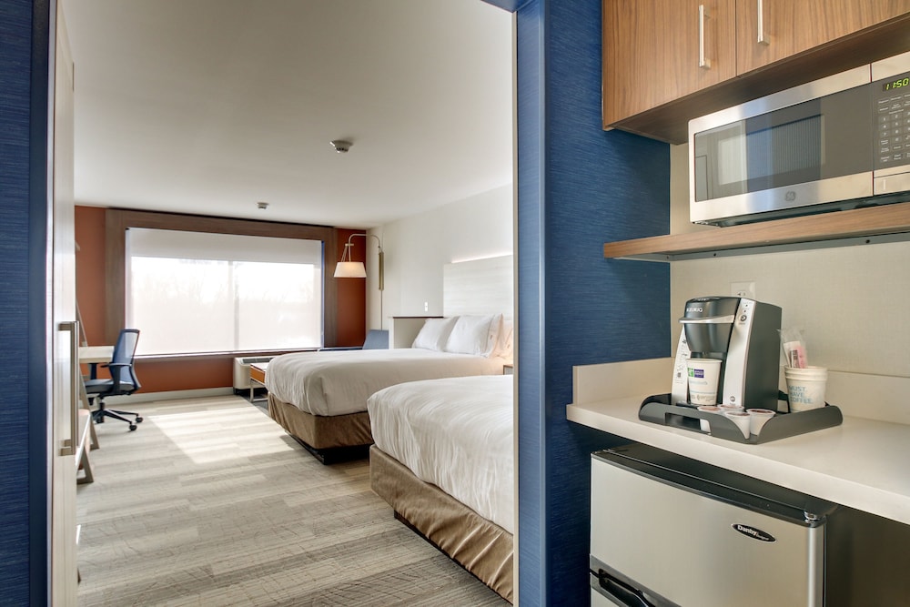 Holiday Inn Express & Suites Galesburg by IHG - photo 18
