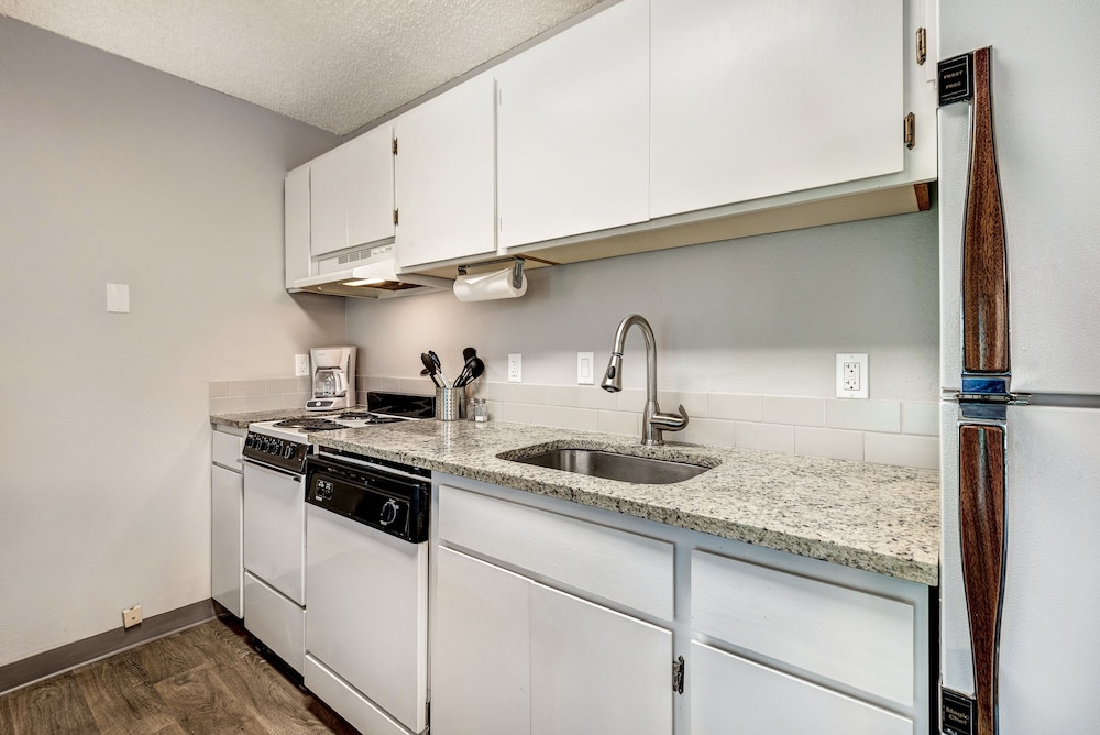 Bend Riverside Inn & Suites - photo 163