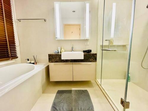 Luxury 2BR on the Clouds in Prime area Bangkok