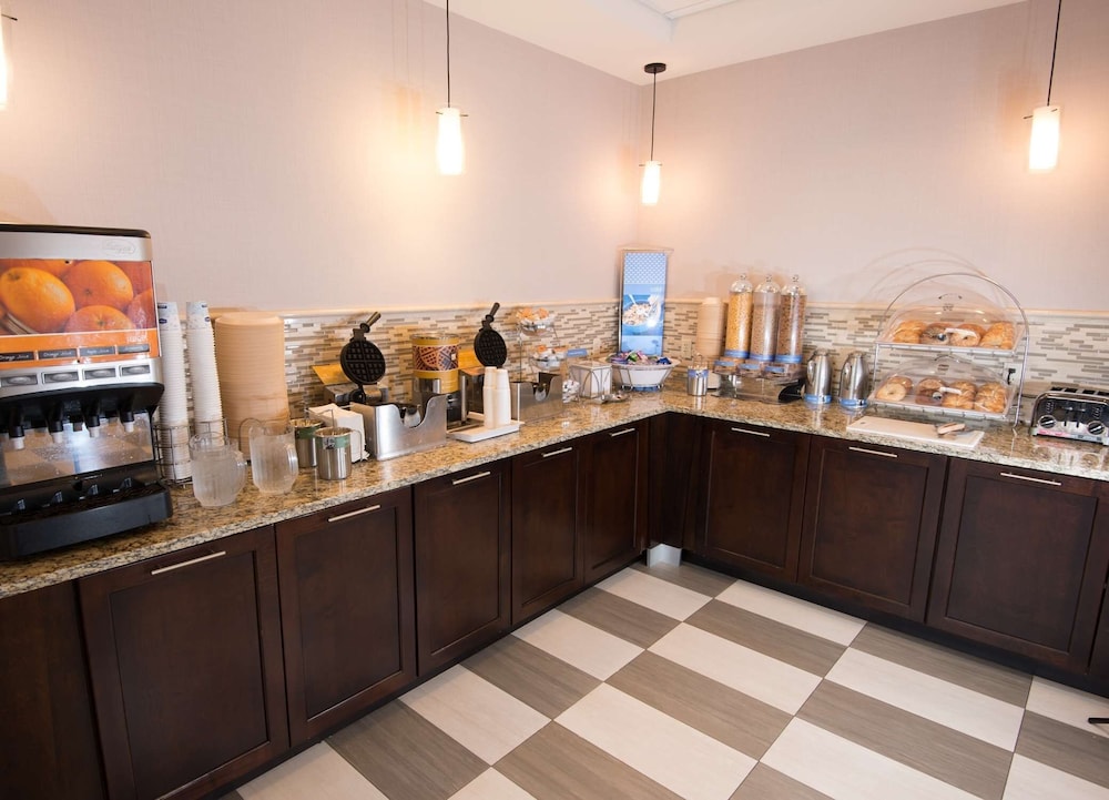 Hampton Inn Carlstadt At The Meadowlands - photo 26