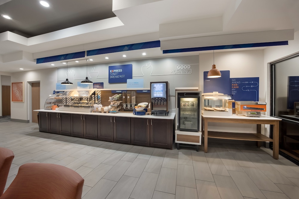 Holiday Inn Express Hotel & Suites PERRY by IHG - photo 60
