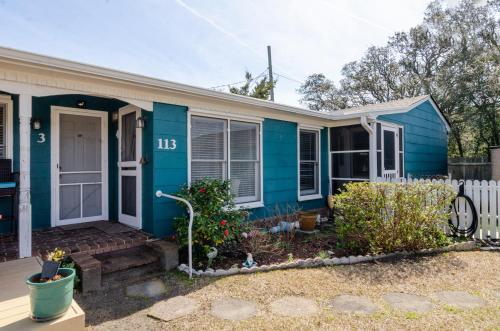 The Egret Hidden Treasure Inn Room 3 by Bryant Real Estate in Kure Beach, United States